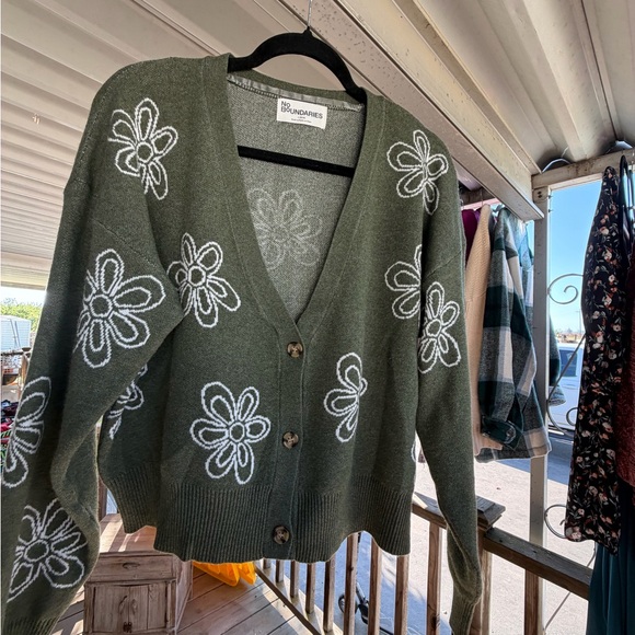 No Boundaries Olive Green Floral Button-Up Cardigan Sweater - Picture 2 of 5